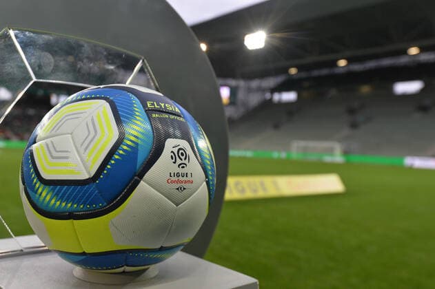 Ballon ligue avec stade (saint etienne) FOOTBALL : AS Saint Etienne vs Amiens SC - Ligue 1 Conforama - 27 10 2019 FredericChambert Panoramic 