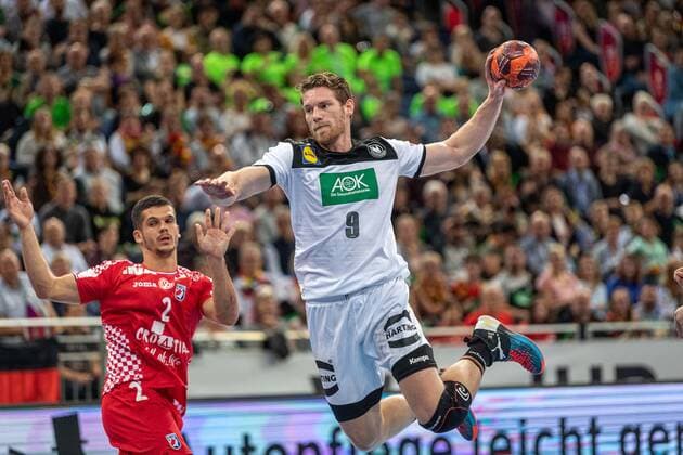 Handball Hannover 26.10.2019 Tag des Handballs DHB Länderspiel Deutschland (GER) - Kroatien (CRO) Tobias Reichmann (Deutschland, No.09) MIHIC Lovro (Kroatien, No.02)