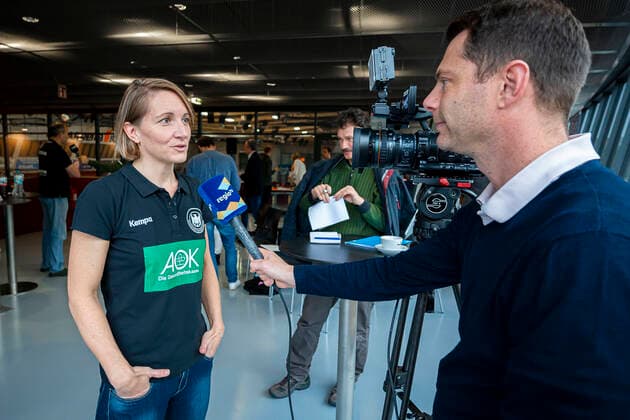 Stuttgart, Deutschland 29. Oktober 2019: DHB Frauen - Pressekonferenz WM Japan Teammanagerin Maren Baumbach (Deutschland) im Regio TV Interview Stuttgart Scharrena Baden-Württemberg Deutschland