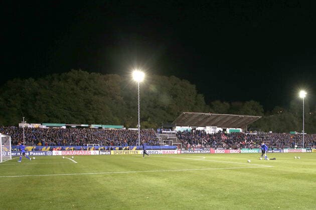 Fußball, Stadiongeschichte 1. FC Saarbrücken Der 1. FC Saarbrücken trifft am Dienstag (29.10.2019) im Stadion in Völklingen im DFB-Pokalspiel auf den 1. FC Köln. Mit einem 3:2 wirft der Regionalligaverein den Bundesligisten 1. FC Köln aus dem DFB-Pokal und zieht ins Achtelfinale ein.