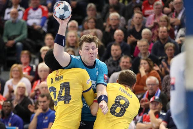 SG Flensburg-Handewitt vs FC Barcelona, Barca Handball, EHF Champions League Gruppenphase, 30.10.19 Goran Soegard Johannsessen (SG Flensburg-Handewitt, 23) gegen Dika Mem (FC Barcelona, 24) und Victor Tomas Gonzalez (FC Barcelona, 08) Copyright: xBEAUTIFULxSPORTS MarioxM.xKobergx