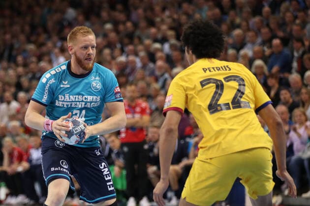 SG Flensburg-Handewitt vs FC Barcelona, Barca Handball, EHF Champions League Gruppenphase, 30.10.19 Jim Gottfridsson (SG Flensburg-Handewitt, 24) gegen Thiagus Petrus Goncalves Dos Santos (FC Barcelona, 22) Copyright: xBEAUTIFULxSPORTS MarioxM.xKobergx
