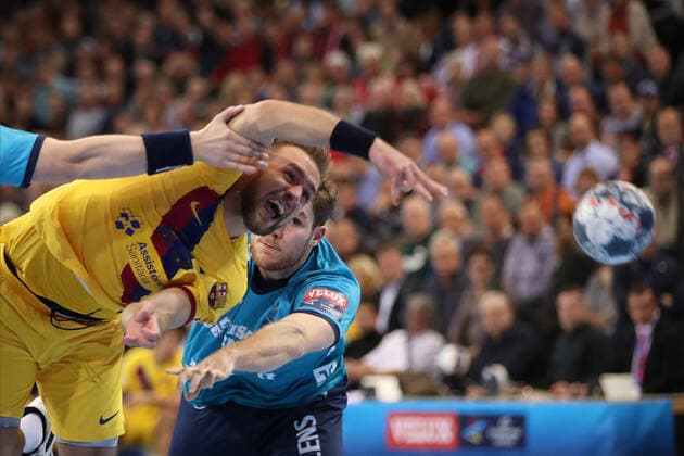 SG Flensburg-Handewitt vs FC Barcelona, Barca Handball, EHF Champions League Gruppenphase, 30.10.19 Luka Cindric (FC Barcelona, 25) gegen Johannes Golla (SG Flensburg-Handewitt, 04) Copyright: xBEAUTIFULxSPORTS MarioxM.xKobergx
