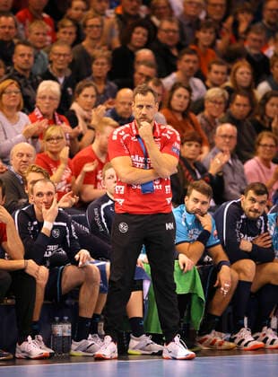 Foto : skeptische Miene bei ... Trainer Maik Machulla ( Flensburg ) Handball Herren Champions-League Mi. 30.10.2019 SG Flensburg - Barcelona