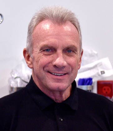 October 30, 2019, San Jose, CA, USA: Hall of Fame quarterback Joe Montana poses at the Trinity Surgery Center, Montana is having a procedure to implant an electroceutical pain relieving device Stimwave Freedom Stimulator on October 30, 2019 in San Jose, California. Photo: imageSPACE for Stimwave Joe Montana Stimwave Procedure - ZUMAs181 94605823st Copyright: xImagespacex