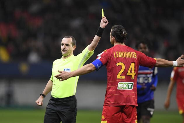 Benoit MILLOT (arbitre) - CARTON JAUNE FOOTBALL : Le Mans vs Nice - Coupe de la Ligue - 30 10 2019 AnthonyBIBARD FEP Panoramic 