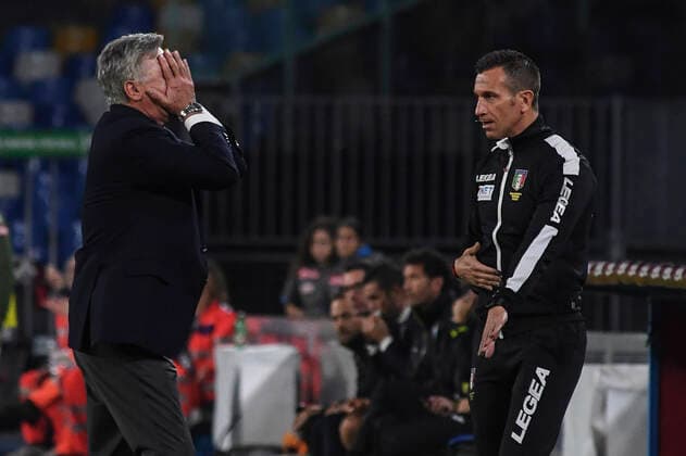 Napoli s Italian coach Carlo Ancelotti leave the pitch after a red card during the Italian Serie A football match SSC Napoli vs Atalanta BC. Napoli drew with Atalanta 2-2.  Copyright: xSalvatorexLaportax xIPAx xKontrolabx  Copyright: xSalvatorexLaportax xIPAxviaxwww.imago-images.dex ximagoximages IndependentxPhotoxAgencyxInt.x