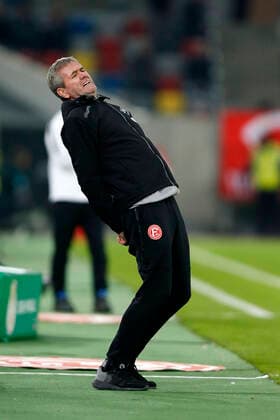 Düsseldorf, Deutschland, DFB-Pokal, Fortuna Düsseldorf : FC Erzgebirge Aue am 30.10.2019 in der Merkur Spiele Arena in Düsseldorf Trainer Friedhelm FUNKEL (F 95) Gemäß den Vorgaben der DFL Deutsche Fußball Liga ist es untersagt, in dem Stadion und oder vom Spiel angefertigte Fotoaufnahmen in Form von Sequenzbildern und oder videoähnlichen Fotostrecken zu verwerten bzw. verwerten zu lassen. *** Düsseldorf, Germany, DFB Pokal, Fortuna Düsseldorf FC Erzgebirge Aue on 30 10 2019 in the Merkur Spiele Arena in Düsseldorf Coach Friedhelm FUNKEL F 95 According to the DFL Deutsche Fußball Liga it is forbidden to use or have used photographs taken in the stadium and or from the match in the form of sequence pictures and or video-like photo galleries.