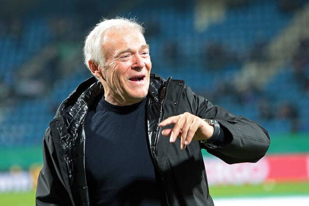 29.10.2019, xovx, Fussball DFB Pokal 2.Runde, VfL Bochum - FC Bayern Muenchen emspor, Ehemaliger Bayern-Trainer und Spieler des VfL Bochum, Hermann Gerland (DFL DFB REGULATIONS PROHIBIT ANY USE OF PHOTOGRAPHS as IMAGE SEQUENCES and or QUASI-VIDEO) Bochum