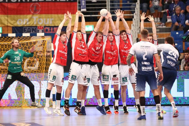 Handball 2. Handball Bundesliga 2019 2020 - Handball Sportverein Hamburg vs. VfL Luebeck-Schwartau Mauer vor der Halbzeitpause. Sporthalle Alsterdorf Hamburg Foto: Frank Schoof
