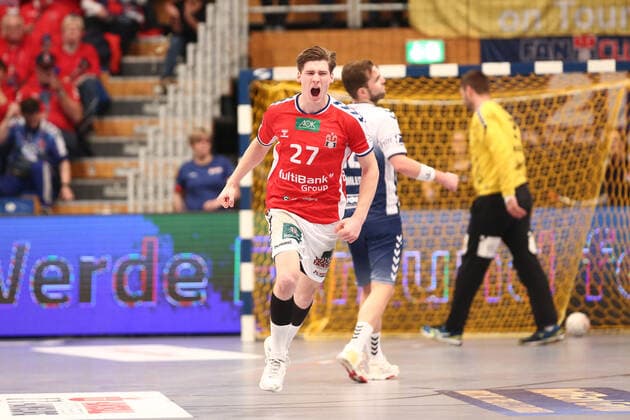 Handball 2. Handball Bundesliga 2019 2020 - Handball Sportverein Hamburg vs. VfL Luebeck-Schwartau Thies Bergemann (Hamburg) jubelt . Sporthalle Alsterdorf Hamburg Foto: Frank Schoof