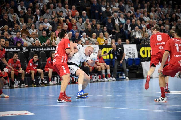 Patrick Wiencek (THW Kiel) gegen Marino Maric (Melsungen), Handball-Bundesliga, Liqui-Moly-HBL, Männer, 11. Spieltag, THW Kiel vs Melsungen, 31.10.19 Kiel Sparkassen Arena Schleswig-Holstein Germany
