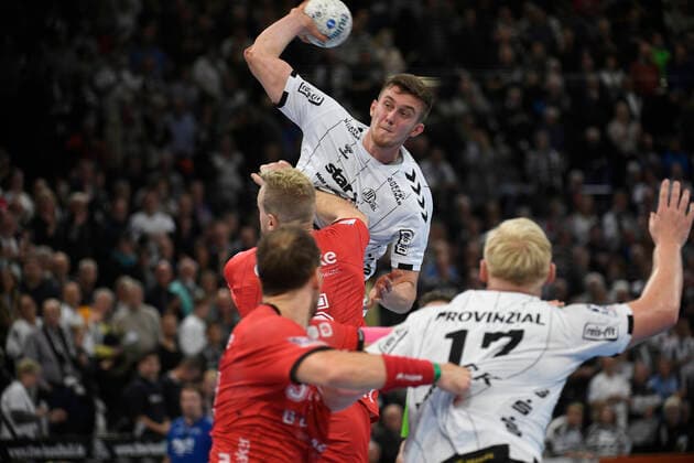 Nikola Bilyk (THW Kiel) gegen Julis Kühn (Melsungen), Handball-Bundesliga, Liqui-Moly-HBL, Männer, 11. Spieltag, THW Kiel vs Melsungen, 31.10.19 Kiel Sparkassen Arena Schleswig-Holstein Germany