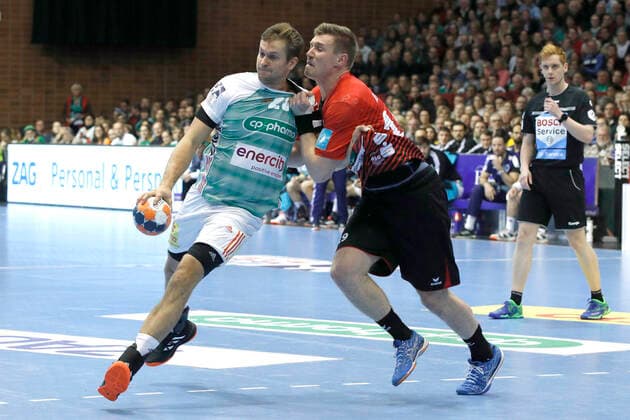 31.10.2019, Swiss Life Hall, Hannover, Ligaspiel, 1. Liga, TSV Hannover-Burgdorf vs HSG Nordhorn-Lingen, im Bild Fabian Boehm (20, Han.-Burgdorf) im Zweikampf mit Luca de Boer (19, Nordhorn) TSV Hannover-Burgdorf vs HSG Nordhorn-Lingen