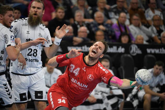 Kai Häfner (Melsungen) gegen Magnus Landin Jacobsen (THW Kiel), Handball-Bundesliga, Liqui-Moly-HBL, Männer, 11. Spieltag, THW Kiel vs Melsungen, 31.10.19 Kiel Sparkassen Arena Schleswig-Holstein Germany