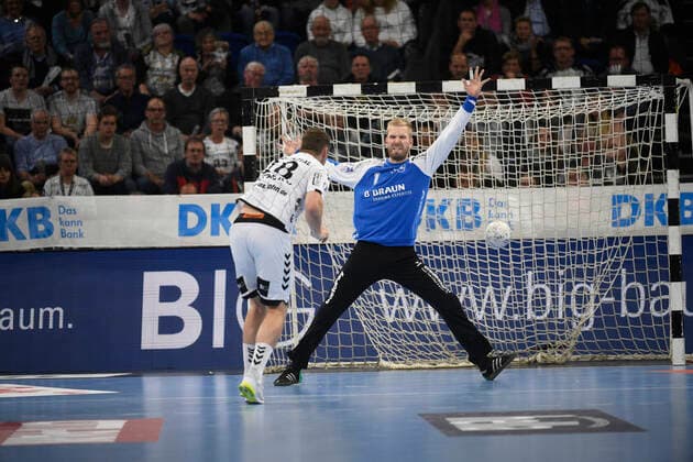 Niclas Ekberg (THW Kiel) gegen Johan Sjöstrand (Melsungen), Handball-Bundesliga, Liqui-Moly-HBL, Männer, 11. Spieltag, THW Kiel vs Melsungen, 31.10.19 Kiel Sparkassen Arena Schleswig-Holstein Germany
