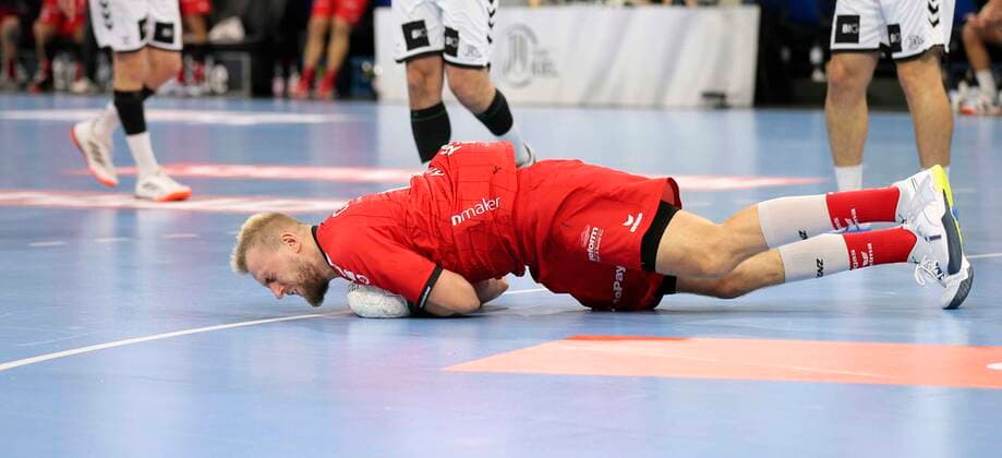 Sport Bilder des Tages Foto : am Boden zerstört ist ... Julius KÜHN Melsungen Handball Herren 1. Bundesliga am Do. 31.10.2019 THW Kiel - SG Melsungen 38 - 26