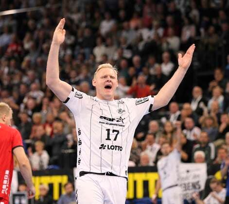 Foto : Siegesjubel bei den Spielern ... Patrick Wiencek (Kiel) Handball Herren 1. Bundesliga am Do. 31.10.2019 THW Kiel - SG Melsungen 38 - 26
