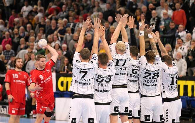 Foto : Tobias Reichmann gegen die THW Abwehrmauer Handball Herren 1. Bundesliga am Do. 31.10.2019 THW Kiel - SG Melsungen 38 - 26