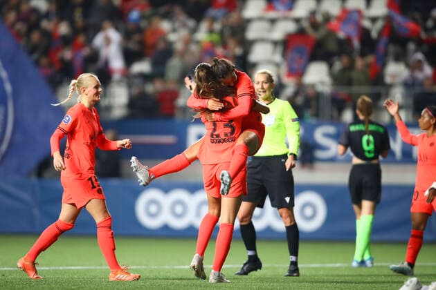 joie Jordyn Huitema (PSG) avec Annahita Zamanian (PSG) Karina Saevik (PSG) FOOTBALL : PSG vs Breidablik - Ligue des Champions Feminine - 31 10 2019 GwendolineLeGoff Panoramic 