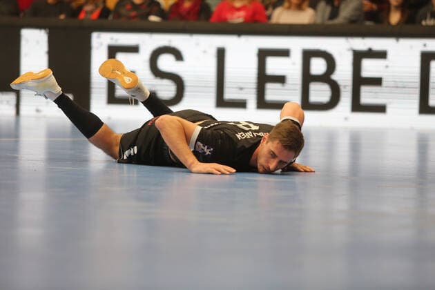 Sport Bilder des Tages Gunnar Dietrich (Ludwigshafen, 8) am Boden beim Spiel TSG Ludwigshafen Friesenheim vs. Bergischer HC in der 1. Handball Bundesliga am 30.10.2019, TSG Ludwigshafen Friesenheim - Bergischer HC, Handball, 1. Bundesliga, 30.10.2019 Ludwigshafen Copyright: xEibner-Pressefotox xMichaelxBermelx
