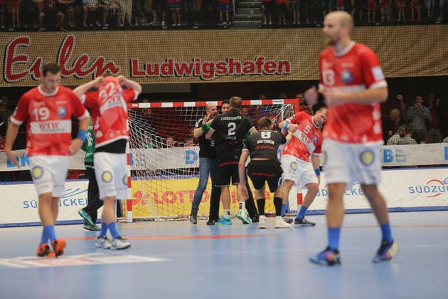 Jubelnde Ludwigshafener und traurige Spieler vom Bergischem HC beim Spiel TSG Ludwigshafen Friesenheim vs. Bergischer HC in der 1. Handball Bundesliga am 30.10.2019, TSG Ludwigshafen Friesenheim - Bergischer HC, Handball, 1. Bundesliga, 30.10.2019 Ludwigshafen Copyright: xEibner-Pressefotox xMichaelxBermelx