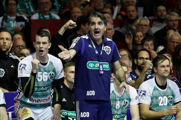 31.10.2019, Swiss Life Hall, Hannover, Ligaspiel, 1. Liga, TSV Hannover-Burgdorf vs HSG Nordhorn-Lingen, im Bild Carlos Ortega (Trainer, Han.-Burgdorf) ist sauer TSV Hannover-Burgdorf vs HSG Nordhorn-Lingen