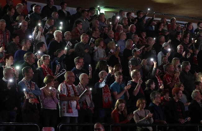 TuS Ferndorf - TV Hüttenberg, 01.11.2019 Stimmungsvoller Empfang der Mannscaft des TuS Ferndorf durch die Fans, Kreuztal Stählerwiese Deutschland