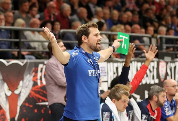 TuS Ferndorf - TV Hüttenberg, 01.11.2019 Trainer Frederick Griesbach (TV Hüttenberg) Kreuztal Stählerwiese Deutschland