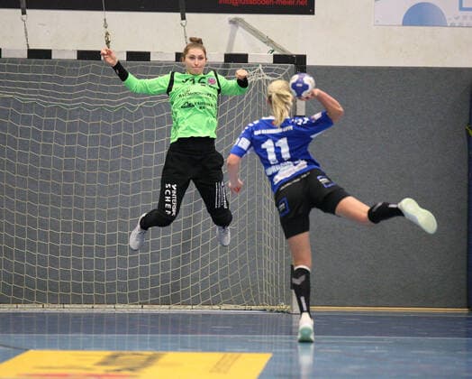 Kamila Kordovska (HSG Blomberg-Lippe 11) gegen Anna-Cathrin Giegerich (Thueringer HC 16)(Tor) GER, Handball, DHB Pokal Frauen, Achtelfinale, HSG Blomberg-Lippe gegen Thueringer HC, 02.11.2019 Blomberg Copyright: xEibner-Pressefotox xJanxStrohdiex EP_JSK