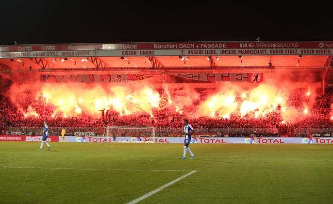 Bilder des Jahres 2019, Sport 11 November Sport Themen der Woche KW44 Sport Bilder des Tages Pyrotechnik, Bengalos, Feuerwerk im Unionfanblock Fußball Fussball DFL Bundesliga Herren Saison 2019 2020 02.11.2019 1.FC Union Berlin FCU vs. Hertha BSC DFL regulations prohibit any use of photographs as image sequences and or quasi-video. *** Pyrotechnics, Bengalos, fireworks in the union fan block sport football football DFL Bundesliga mens season 2019 2020 02 11 2019 1 FC Union Berlin FCU vs Hertha BSC DFL regulations prohibit any use of photographs as image sequences and or quasi video