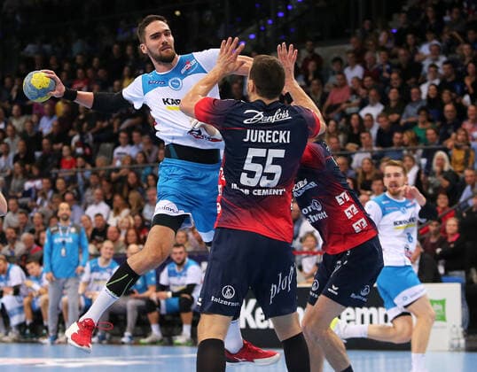 BAU 02.11.2019 Stuttgart Handball TVB Stuttgart vs. SG Flensburg-Handewitt, Dominik Weiß (TVB, oben)