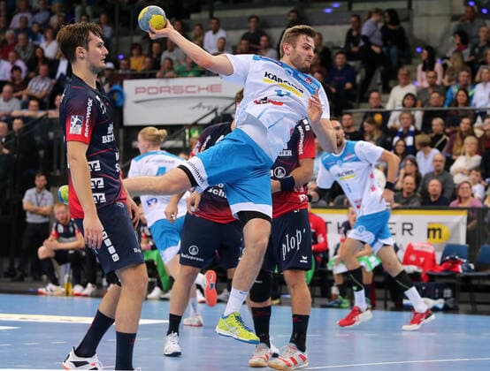 BAU 02.11.2019 Stuttgart Handball TVB Stuttgart vs. SG Flensburg-Handewitt, Samuel Röthlisberger (TVB, oben)