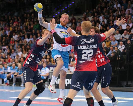 BAU 02.11.2019 Stuttgart Handball TVB Stuttgart vs. SG Flensburg-Handewitt, oben Patrick Zieker (TVB, oben)