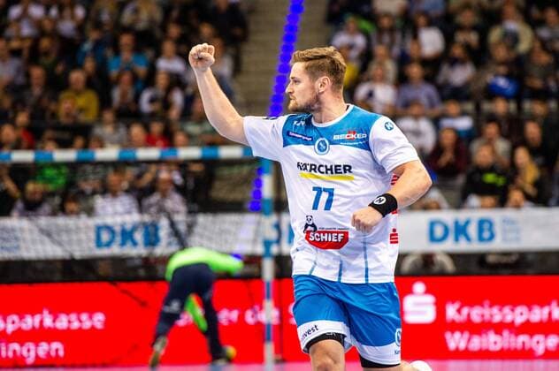 Siegerpose: Schmidt, David (TVB 1Stuttgart 77) TVB 1898 Stuttgart - SG Flensburg-Handewitt HBL LIQUI MOLY Handball-Bundesliga Porsche-Arena Stuttgart Baden-Wuerttemberg Deutschland beim Spiel in der Handball Bundesliga, TVB 1898 Stuttgart - SG Flensburg-Handewitt. Stuttgart. 02.11.19 Handball Stuttgart. 02.11.19 Handball , Stuttgart Baden Wuerttemberg Deutschland
