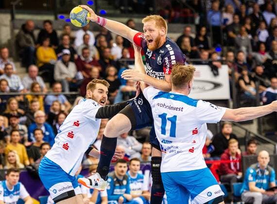 Gottfridsson, Jim (SG Flensburg-Handewitt 24) Loenn, Adam (TVB Stuttgart 11) Faluvegi, Rudolf (TVB Stuttgart 8) TVB 1898 Stuttgart - SG Flensburg-Handewitt HBL LIQUI MOLY Handball-Bundesliga Porsche-Arena Stuttgart Baden-Wuerttemberg Deutschland beim Spiel in der Handball Bundesliga, TVB 1898 Stuttgart - SG Flensburg-Handewitt. Stuttgart. 02.11.19 Handball Stuttgart. 02.11.19 Handball , Stuttgart Baden Wuerttemberg Deutschland