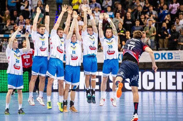 unueberwindbar - Mauer des TVB Stuttgart - R¿d, Magnus Abelvik (SG Flensburg-Handewitt 77) TVB 1898 Stuttgart - SG Flensburg-Handewitt HBL LIQUI MOLY Handball-Bundesliga Porsche-Arena Stuttgart Baden-Wuerttemberg Deutschland beim Spiel in der Handball Bundesliga, TVB 1898 Stuttgart - SG Flensburg-Handewitt. Stuttgart. 02.11.19 Handball , Stuttgart Baden Wuerttemberg Deutschland
