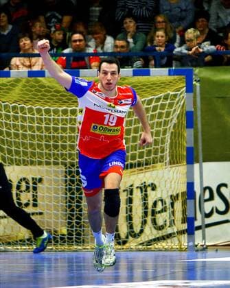 In Jubelpose: Ante Tokic (Eisenach) Handball 2.Liga 2019 20 EHV Aue - ThSV Eisenach 28:26 am 2.11.2019 EHV Aue - ThSV Eisenach