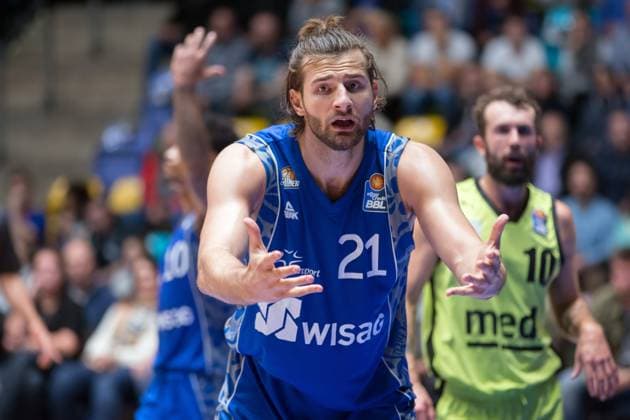 Fraport Skyliners - medi Bayreuth , 1. BBL Fassungsloser Leon Kratzer (Skyliners, 21)., Frankfurt am Main Hessen Deutschland Fraport-Arena