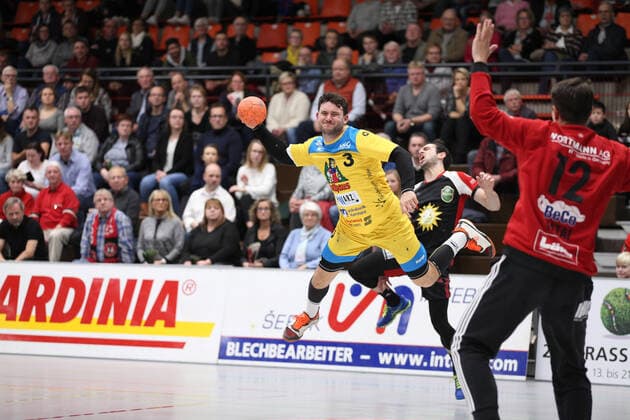 Fabian Schlaich (HSG Konstanz 3) gegen Peter Tatai (TuS N-Luebbecke 12)(rechts) GER, Handball, 2. Bundesliga, TuS N-Luebbecke gegen HSG Konstanz, 02.11.2019 Luebbecke Copyright: xStrohdiekx Eibner-Pressefotox EP_jsk