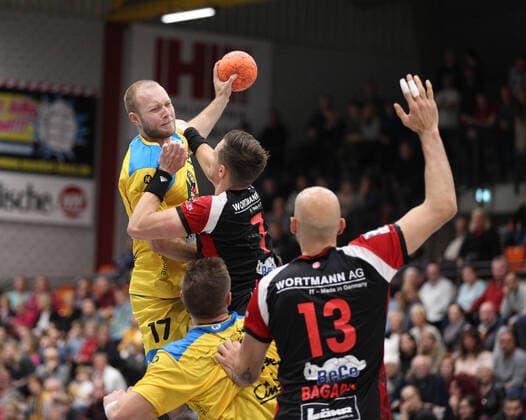 Felix Krueger (HSG Konstanz 17) gegen Patryk Walczak (TuS N-Luebbecke 7) GER, Handball, 2. Bundesliga, TuS N-Luebbecke gegen HSG Konstanz, 02.11.2019 Luebbecke Copyright: xStrohdiekx Eibner-Pressefotox EP_jsk