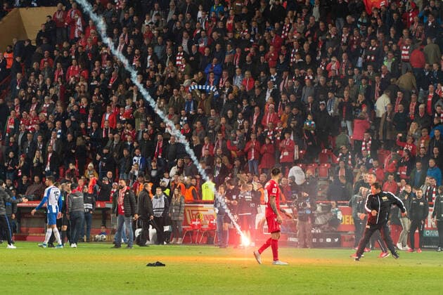 Rakete - Union Berlin vs Hertha BSC, 02.10.2019, DFL regulations prohibit any use of photographs as image sequences and or quasi-video, GER, Berlin, 02.11.19, Union Berlin vs Hertha BSC, Fussball, DFL, Berlin Copyright: xUwexKochx EP_EER