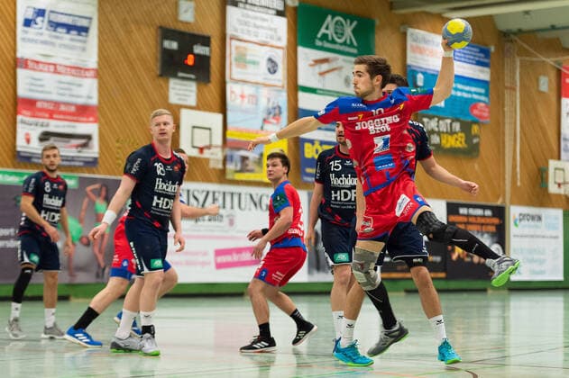 v.li. Sascha Marquardt (SG H2Ku Herrenberg 18), Moritz Bittner (TSG Soeflingen 10), SG H2Ku Herrenberg vs. TSG Soeflingen, Handball, BWOL, Maenner, GER, 02.11.2019, SG H2Ku Herrenberg vs. TSG Soeflingen, Handball, BWOL, Maenner, GER, 02.11.2019 Herrenberg