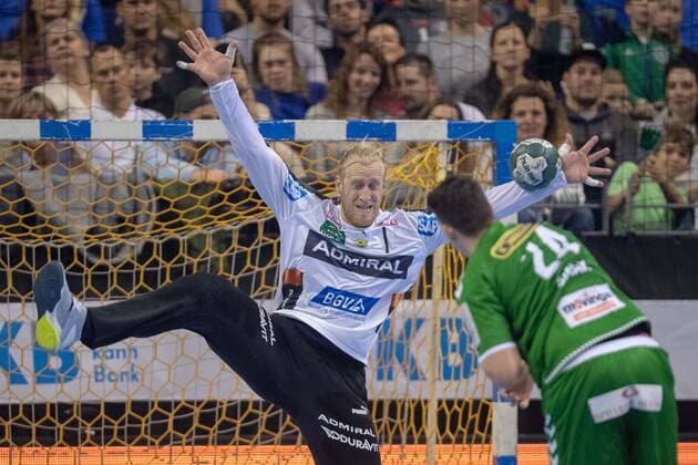 Handball Berlin 03.11.2019 1. Bundesliga HBL Saison 2019 2020 Füchse Berlin - Rhein-Neckar Löwen Mikael Alf Appelgren (Rhein Neckar, TW, No.01) Frederik Simak (Füchse Berlin, No.24)