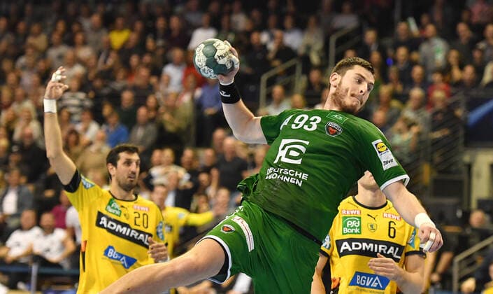 Mijajlo Marsenic (Füchse), beim Wurf Füchse Berlin - Rhein-Neckar Löwen 1. Bundesliga, DKB-Handballbundesliga, 2019 2020 Herren, Männer, Maenner, Handball, Deutschland, Germany, Max-Schmeling-Halle Berlin, 3.11.2019
