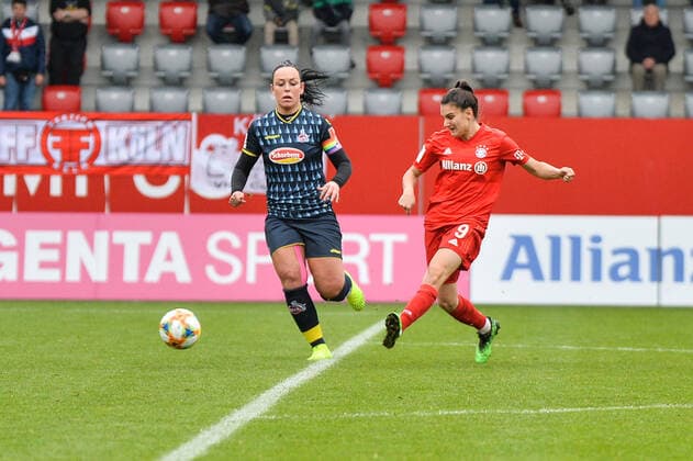 Schuss von Jovana Damnjanovic (FC Bayern München) zum 1:0 für den FC Bayern München München, Deutschland, 03.11.2019, 03.11.2019, München, Fussball, 1. Bundesliga, FC Bayern München - 1. FC Köln, DFB DFL REGULATIONS PROHIBIT ANY USE OF PHOTOGRAPHS AS IMAGE SEQUENCES AND OR QUASI-VIDEO.
