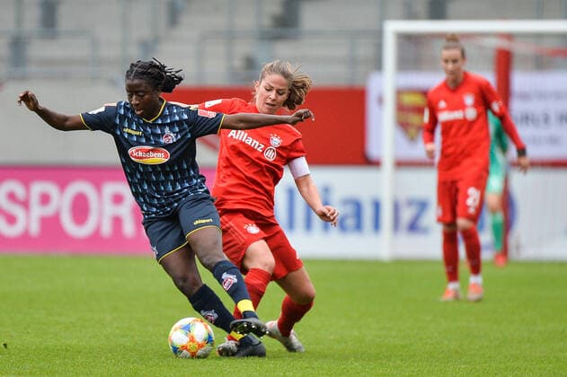 Eunice Beckmann (1. FC Köln) im Zweikampf it Melanie Leupolz (FC Bayern München) München, Deutschland, 03.11.2019, 03.11.2019, München, Fussball, 1. Bundesliga, FC Bayern München - 1. FC Köln, DFB DFL REGULATIONS PROHIBIT ANY USE OF PHOTOGRAPHS AS IMAGE SEQUENCES AND OR QUASI-VIDEO.