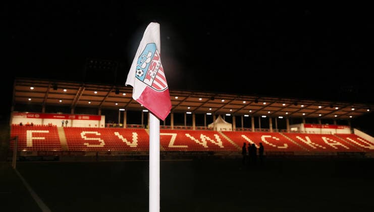 Zwickau, 01.11.2019, Stadion Zwickau, 3.Liga, 14.Spieltag , FSV Zwickau vs. SG Sonnenhof Großaspach 0:1 (0:0) , Im Bild; Stadionansicht Tribünenansicht Zwickau , Gemäß den Vorgaben der DFB Deutscher Fussballbund ist es untersagt, in dem Stadion und oder vom Spiel angefertigte Fotoaufnahmen in Form von Sequenzbildern und oder videoähnlichen Fotostrecken zu verwerten bzw. verwerten zu lassen. ,