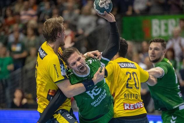 Handball Berlin 03.11.2019 1. Bundesliga HBL Saison 2019 2020 Füchse Berlin - Rhein-Neckar Löwen Fabian Wiede (Füchse Berlin, No.03) Ilija Abutovic (Rhein Neckar, No.20) Jesper Nielsen (Rhein Neckar, No.36)