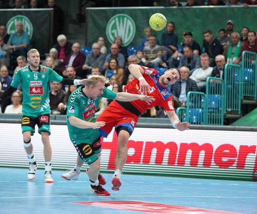 Romas Kirveliavicius (HBW Balingen-Weilstetten 5) gegen Kevin Gulliksen (TSV GWD Minden 44)(links) GER, Handball, 1. Bundesliga, TSV GWD Minden gegen HBW Balingen-Weilstetten, 03.11.2019 Minden Copyright: xStrohdiekx Eibner-Pressefotox EP_jsk
